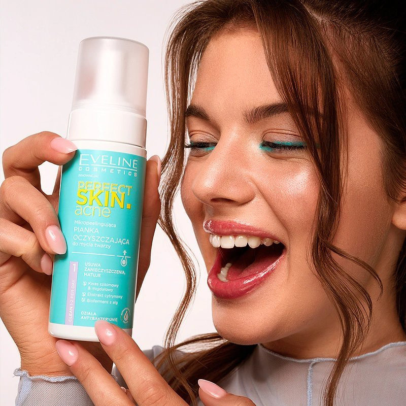 Пілінг-пінка для обличчя EVELINE PERFECT SKIN ACNE очищаюча з мікровідлущуючим ефектом 150 мл 9693